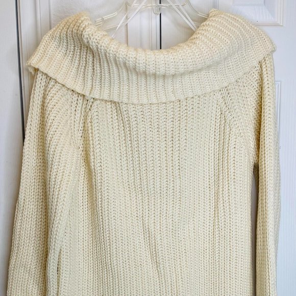 Women's Sweater - Picture 4 of 5